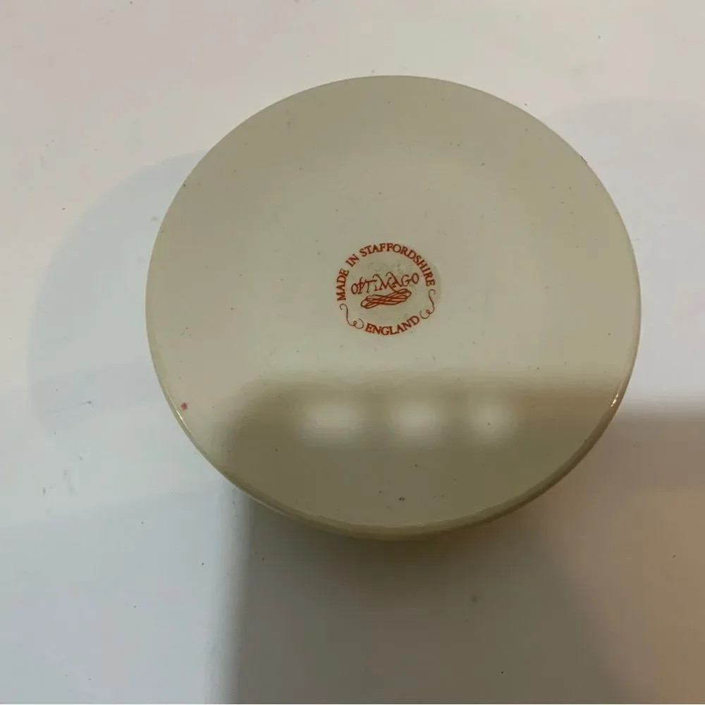 Vintage Ceramic Worlds Cup Sailing souvenir paperweigh Made in strattfordshire
